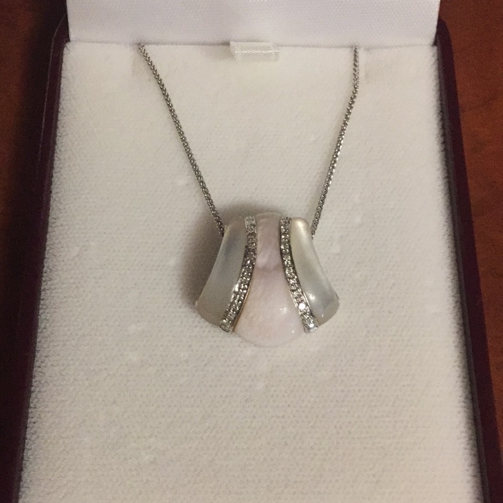 Beautiful 14k white gold necklace